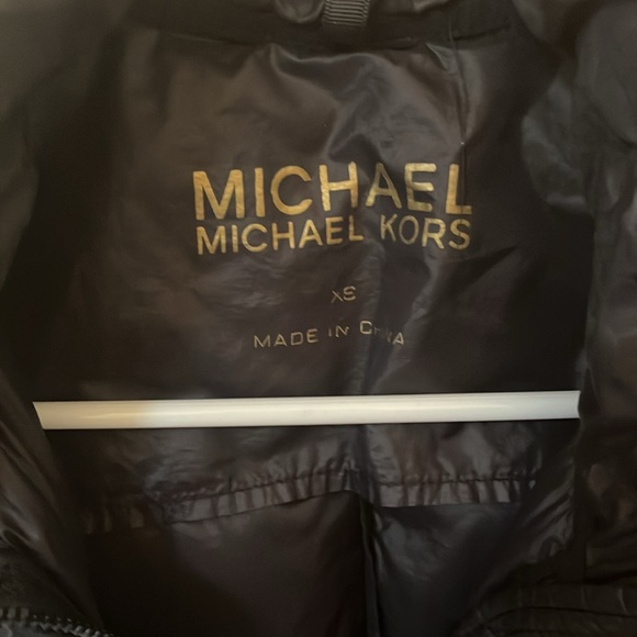 Michael Kors black lightweight puffer vest. It says XS but is really a S-M. - Picture 4 of 4